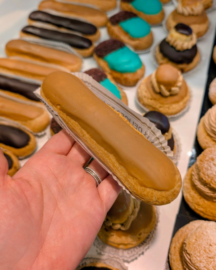 Eclair Café