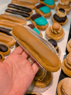Eclair Café