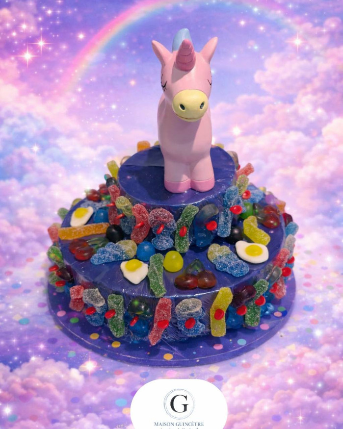 Gâteau de bonbons avec tirelire